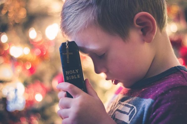 Rekomendasi Kegiatan Dalam Perayaan Natal - Berdoa Secara Khusus